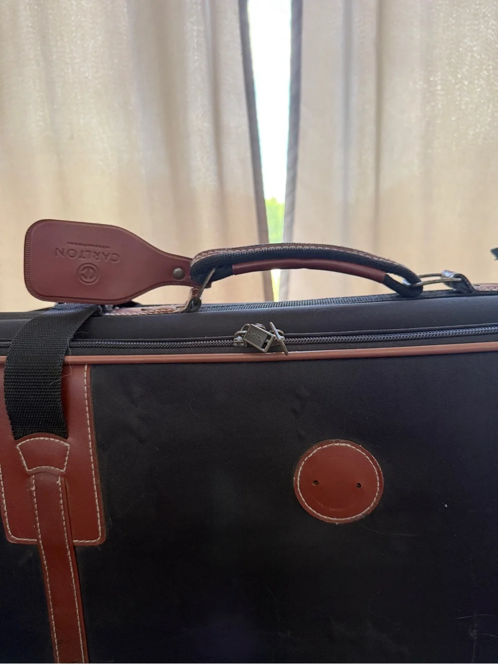 🔥🧳 Vintage Classic Black Travel Carlton International Suitcase with rollers